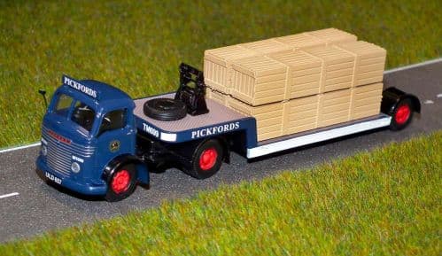 Base Toys DB09 Commer QX Low Loader - Pickfords (ULD 657) c/w Packing Cases Load